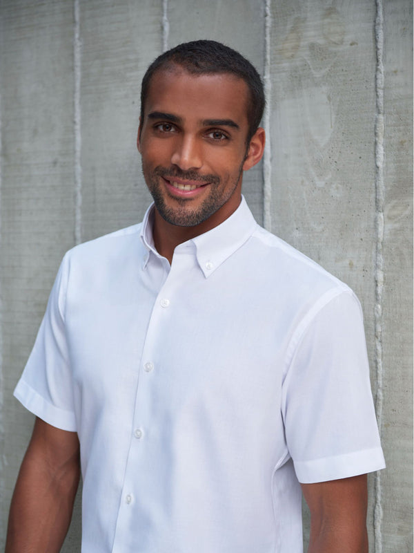 Model wearing Brook Taverner Calgary Royal Oxford Short Sleeve Shirt in White